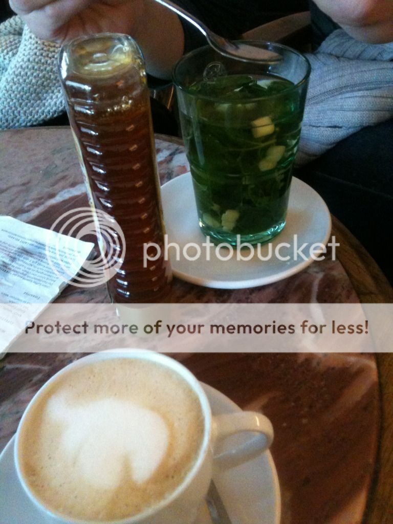 Sojacappuccino und Minztee
